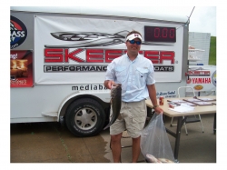 Click to view 3rd_place_&_big_bass.JPG